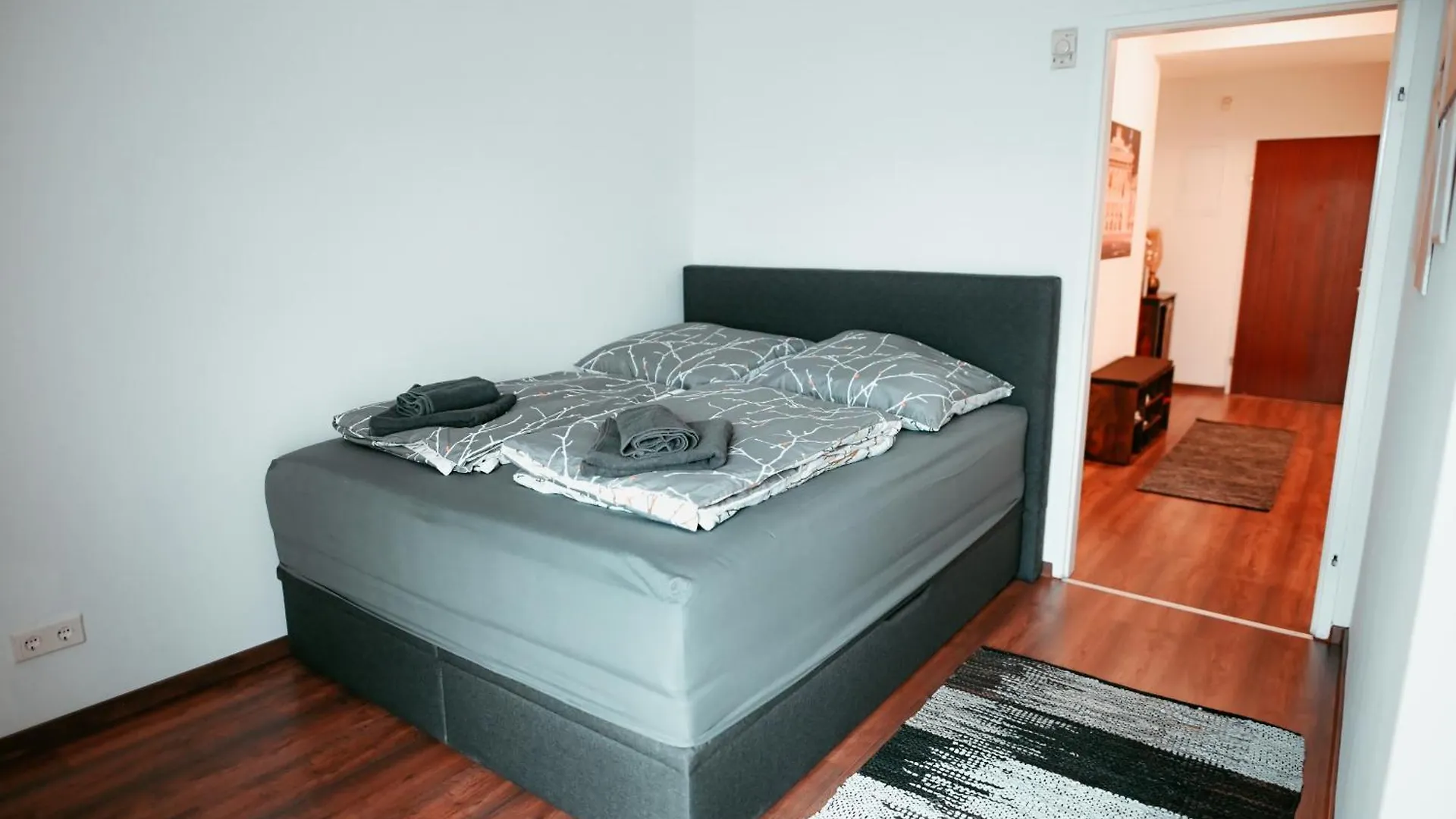 Vienna Shopping Center 3 Apartment 0*,