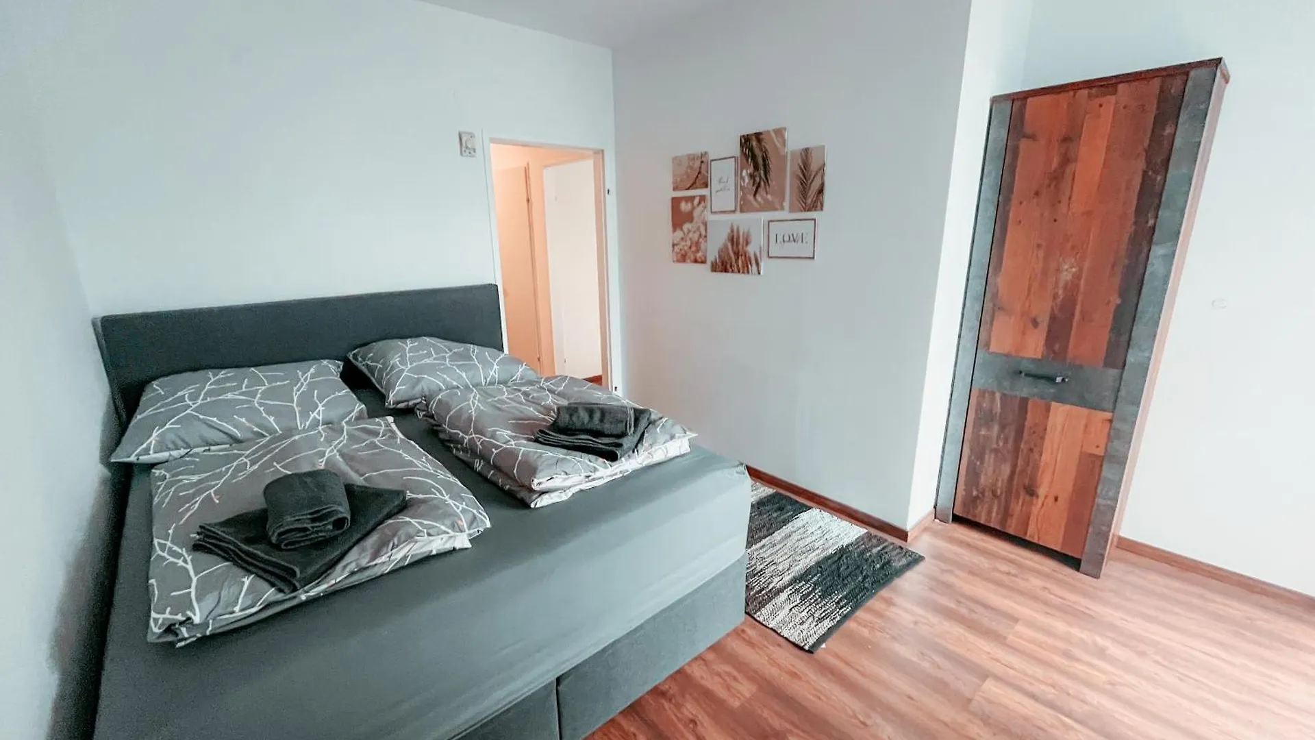 Vienna Shopping Center 3 Apartment